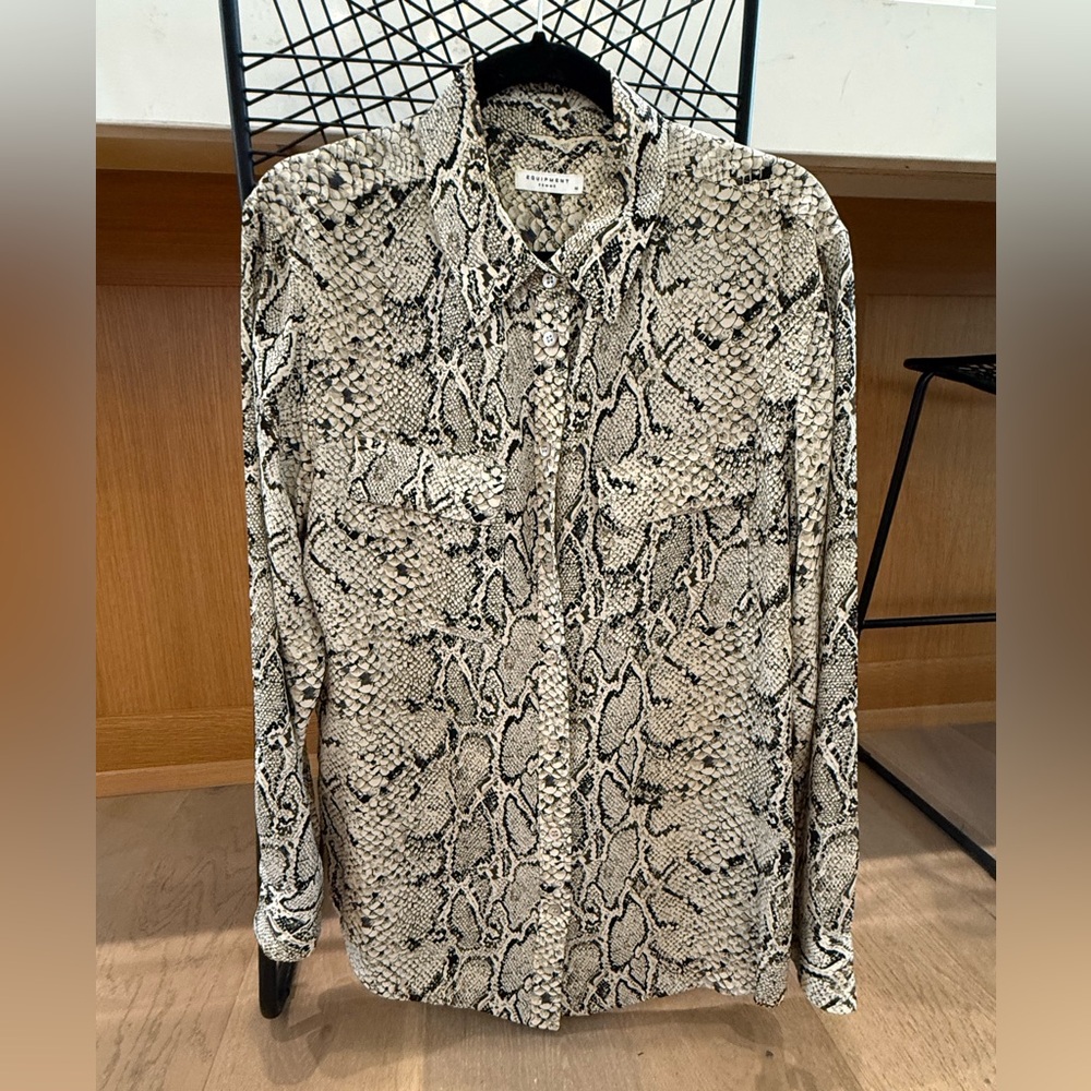 Equipment silk snake print double pocket button down